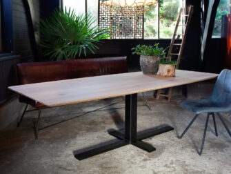 lange eettafel van eikenhout