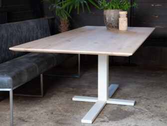 eetkamertafel eiken hout stalen poten