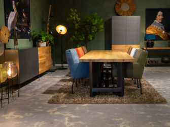 Stoere tafel met robuust onderstel