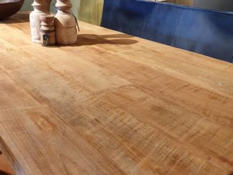 Teaktafel met stalen poot