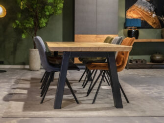 boomstamtafels met stoelen