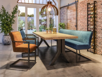 eiken tafel met eetkamerbankje