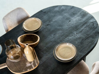 zwarte ovale tafel eleonora stalen onderstel