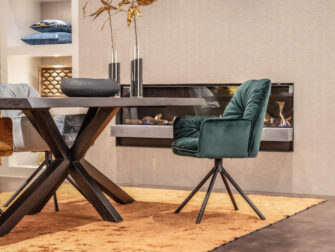 industriële eettafel stalen poot acacia hout