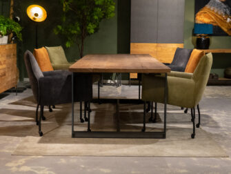 Tafel met donker blad