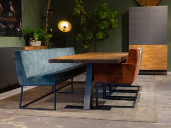 tafel met eetkamerbankje