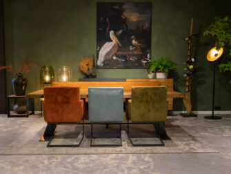 eettafel met eetbankje