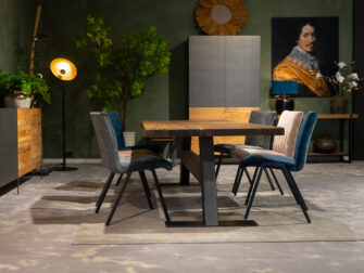 maatwerk tafel met stoelen