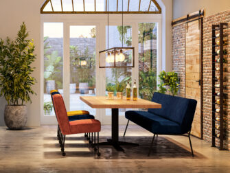 eiken tafel met blauw eetkamerbankje