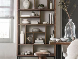 oud houten vakkenkast uit voorraad