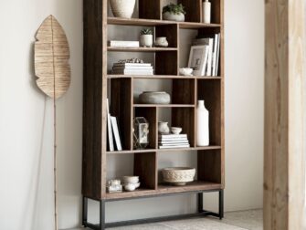 teakhouten vakkenkast met stalen onderstel