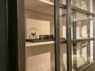 sfeervolle vitrinekast