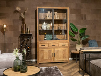 teakhouten vitrinekast met laden en glazen deuren