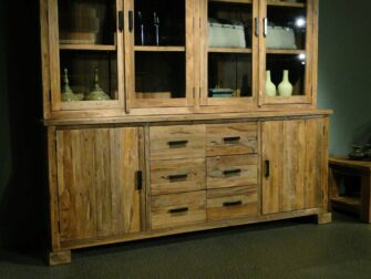 robuuste vitrinekast corrado