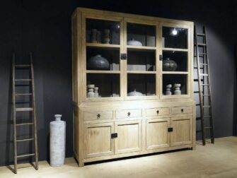 grote landelijke vitrinekast