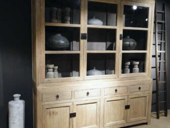stoere landelijke vitrinekast