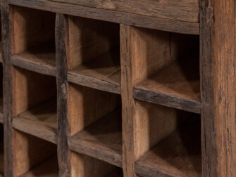 grote oud houten wijnkast