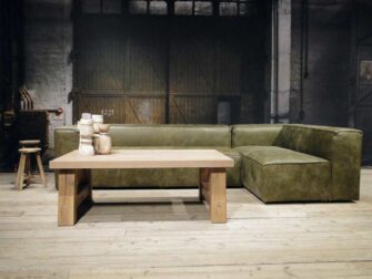 grote groene leren bank