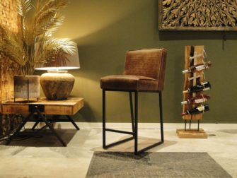 bruine vintage barkruk