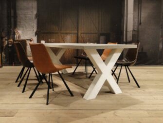 betontafel met wit onderstel