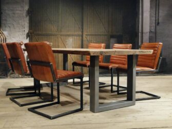 boomstamtafel met stalen onderstel