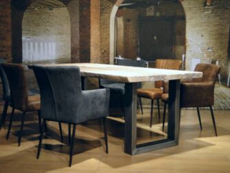 boomstamtafel met stalen poot