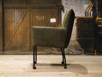 groene eetkamerstoel op wielen