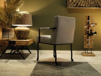 stoere eetkamerstoel op wielen