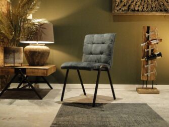 blauwe stoffen stoel