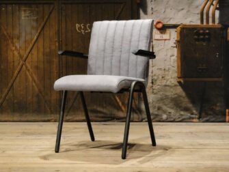 stoere licht grijze eetkamerstoel