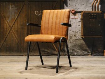 Stoere cognac eetkamerstoel met armleuning