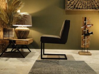 bruine sledepoot stoel