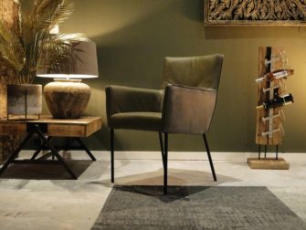 robuuste stoel met armleuningen