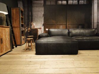 zwart leren bank met chaise longue