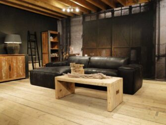 zwart leren bank met chaise longue