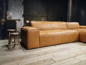 geschuurd leren hoekbank