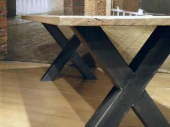 stalen kruispoot tafel