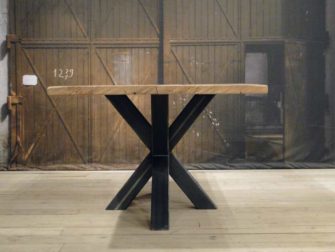 vierkante industriele tafel