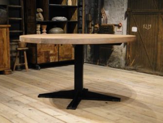 Ronde tafel met dik blad