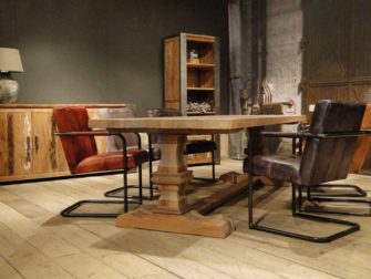 stoere eiken kloostertafel