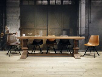 kloostertafel met boomstamblad