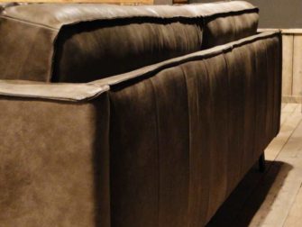 geschuurd leren bank grijs