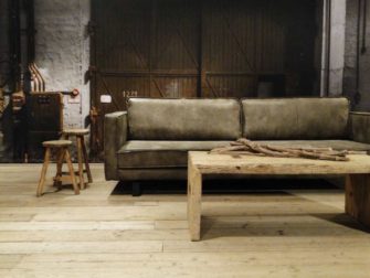 geschuurd leren bank grijs