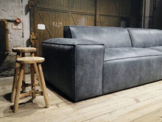 grote blauwe leren bank