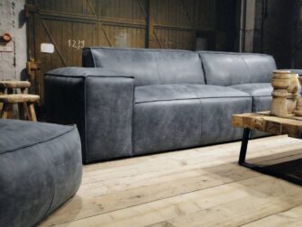 grijs leren bank