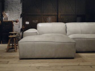 leren bank met chaise longue