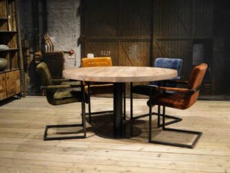 Ronde tafel met dik blad