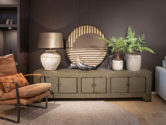 gelakte brede tv meubel met 6 deuren